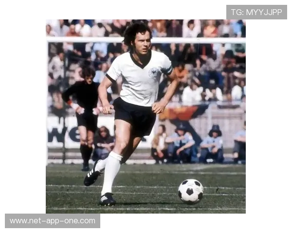 世界足球排名第一球星领衔全球足坛巅峰时刻展现无与伦比技艺