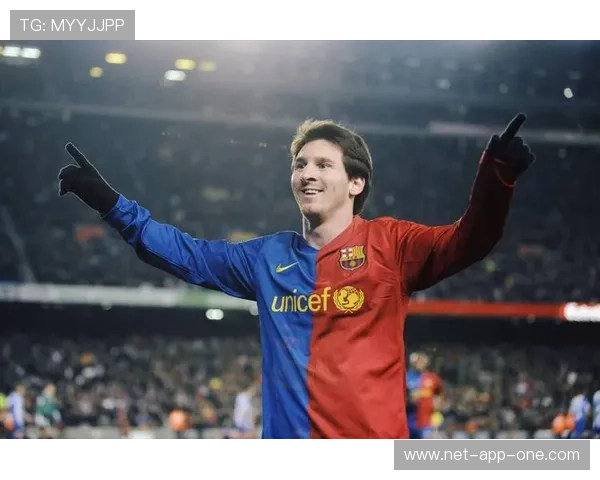 足球三大球星巅峰时刻集锦展现球场传奇风采