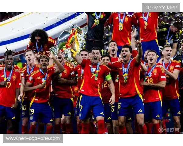 足球场上泪水凝聚的瞬间：球星背后的坚持与荣耀