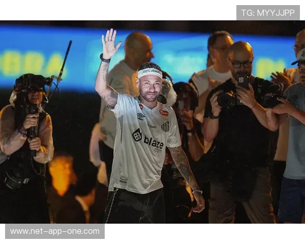 足球巨星回归母队揭示深层原因球迷反响热烈